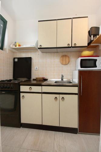 Studio with Terrace and Sea View image 5