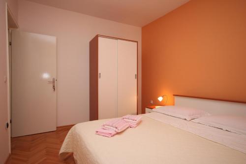 One-Bedroom Apartment with Sea View image 6