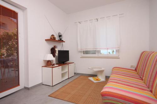 One-Bedroom Apartment with Sea View image 8