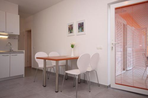 One-Bedroom Apartment with Sea View image 2