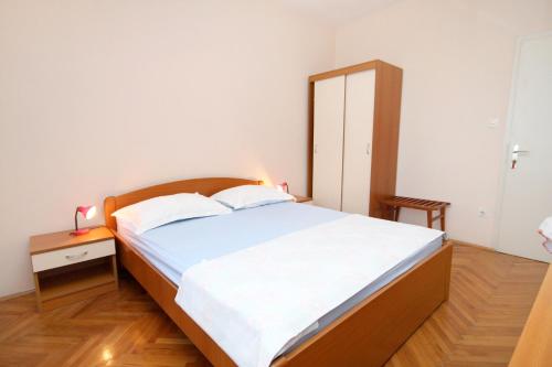 Apartment with Balcony and Sea View image 5