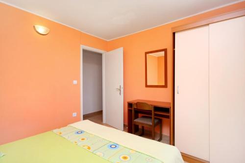 One-Bedroom Apartment with Terrace and Sea View image 10