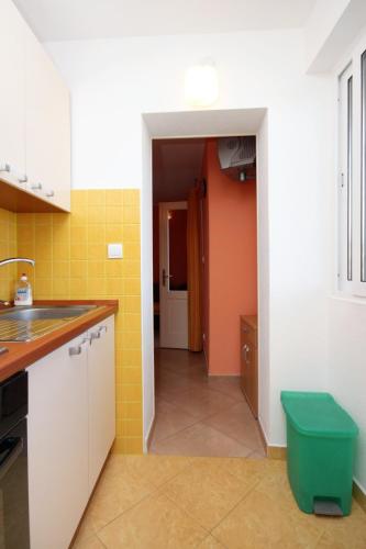 One-Bedroom Apartment with Terrace and Sea View image 7