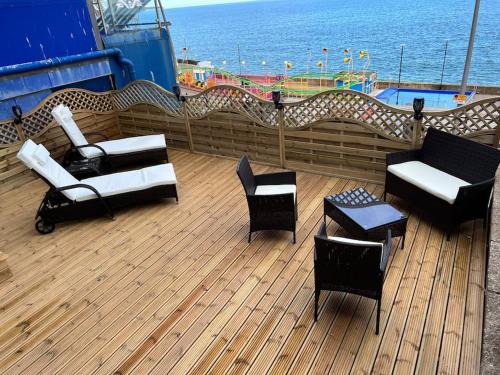 Picture of Sea View Lavish Apartment Sky Tv Whirlpool Bath Huge Balcony Newly Refurbished
