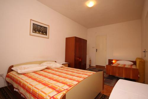 Triple Room with Balcony image 2