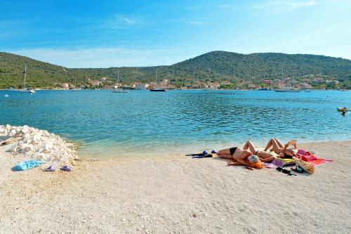 Seaside holiday house Vinisce Trogir - 14704 - image 6