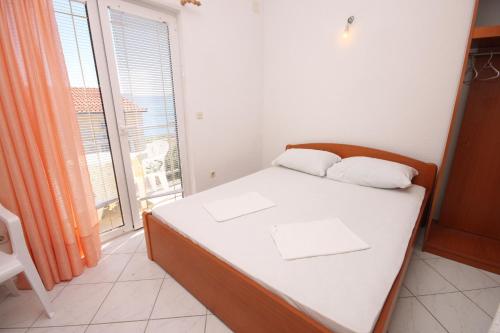 Apartments by the sea Podaca, Makarska - 6745