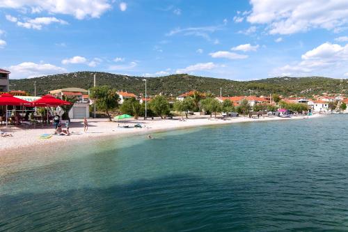 Seaside holiday house Vinisce Trogir - 12066 - main image