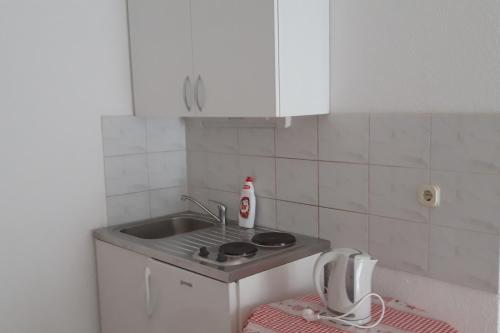 Apartments by the sea Podaca, Makarska - 6745