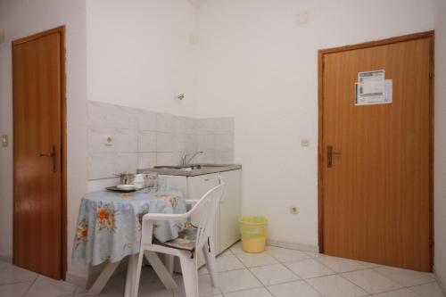 Apartments by the sea Podaca, Makarska - 6745