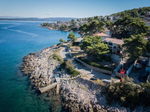  Apartments by the sea Stomorska, Solta - 5190 in Stomorska