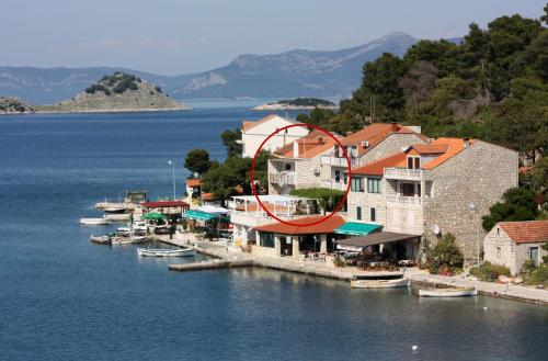 B&B Pomena - Rooms by the sea Pomena, Mljet - 4929 - Bed and Breakfast Pomena