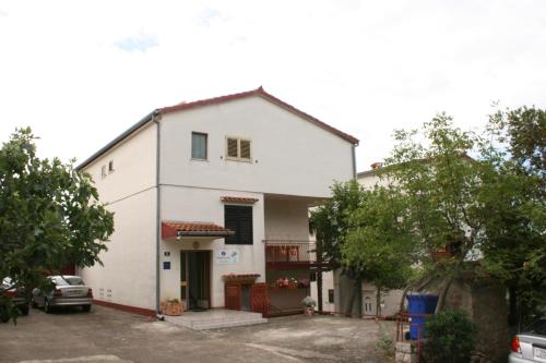 Apartments by the sea Starigrad, Paklenica - 6579 - Location saisonnière - Starigrad-Paklenica