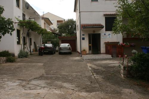 Apartments by the sea Starigrad Paklenica - 6579 - image 12