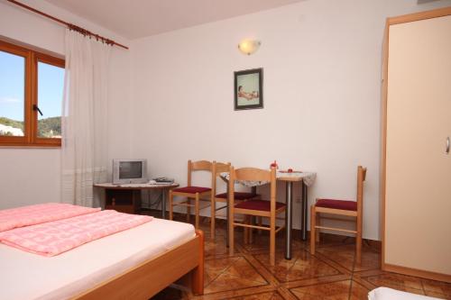 Apartments by the sea Zivogosce - Porat Makarska - 6699 - image 5