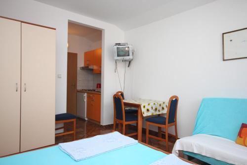 Apartments by the sea Zivogosce - Porat Makarska - 6699 - image 13