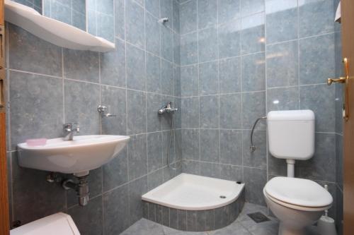 Apartments by the sea Zivogosce - Porat Makarska - 6699 - image 11