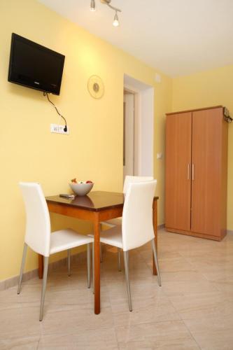 Studio with Terrace and Sea View image 3
