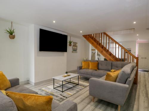 Harbour Retreat - Tap to explore photos
