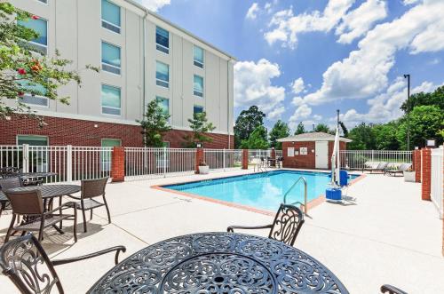 Holiday Inn Express & Suites Baton Rouge East