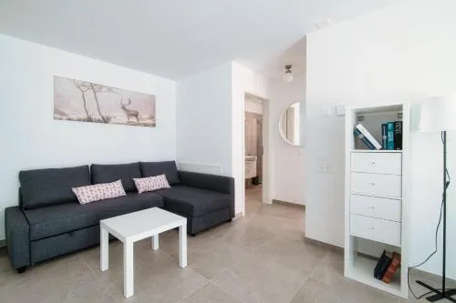 Cama 1 Apartment by Quokka 360 - Comfortable Stay in the Moesano Valley in Cama, Schweiz