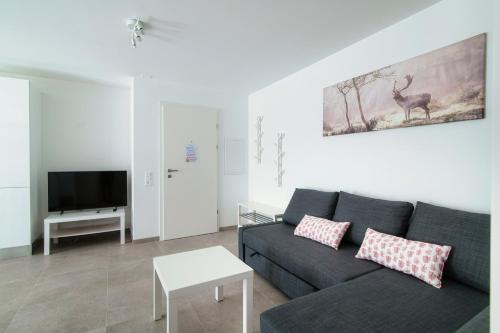 . Cama 1 Apartment by Quokka 360 - Comfortable Stay in the Moesano Valley