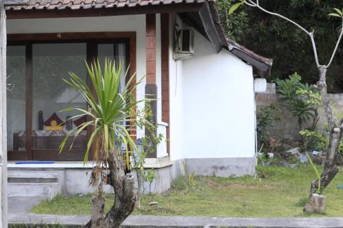 COCONUT BEACH BUNGALOWS & WARUNG Exst Teman-Teman 2 garden view