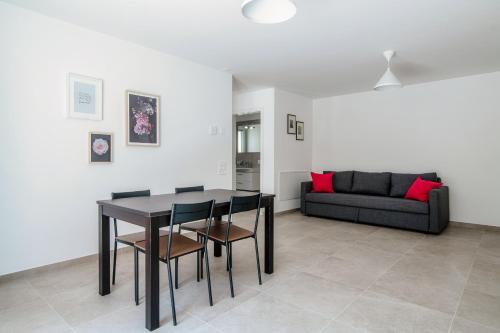 Cama Apartment 2