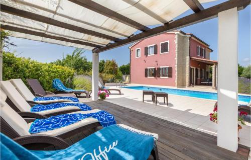 Four-Bedroom Holiday home Bijazici with an Outdoor Swimming Pool 08