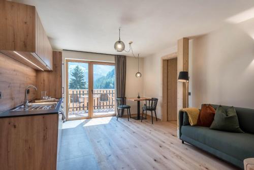 Superior One-Bedroom Apartment with Balcony