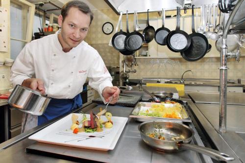 餐飲選擇, 羅特歐森餐廳酒店 (Hotel-Restaurant Roter Ochsen) in 勞海姆