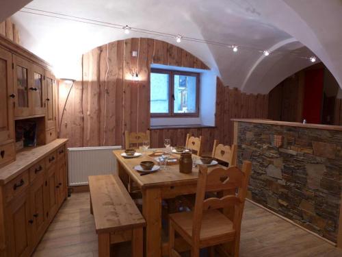 Facilities, "Jacky" Appartement de charme surequipe, 300m des pistes et centre village, casier a ski au pied des near Le Plan B