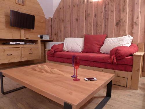 Facilities, "Jacky" Appartement de charme surequipe, 300m des pistes et centre village, casier a ski au pied des near Le Plan B