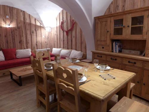 Facilities, "Jacky" Appartement de charme surequipe, 300m des pistes et centre village, casier a ski au pied des near Le Plan B