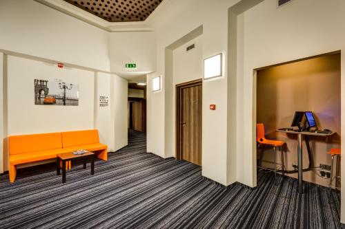 Planet Hostel - image 10