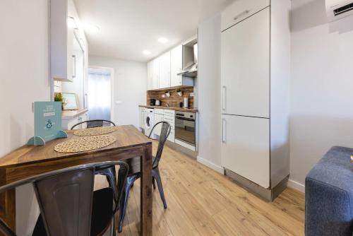 Bravissimo Eiximenis, with beautiful terrace and views, Girona (fotografie 7)