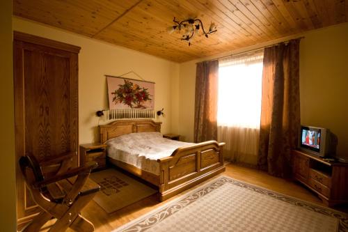 5 bedrooms, 8 beds