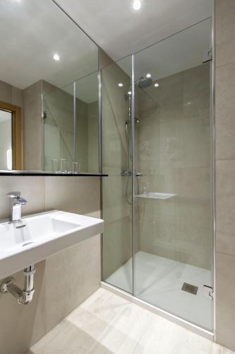 Hostal Castilla II Puerta del Sol - image 3