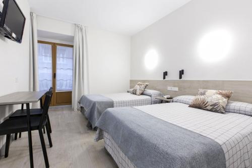 Hostal Castilla II Puerta del Sol - image 4