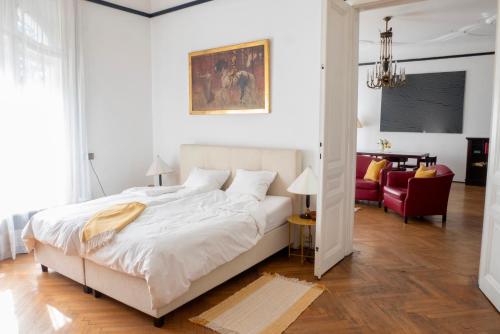  Art-Filled Apartment with Private Terrace in Wien