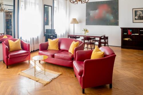  Art-Filled Apartment with Private Terrace in Wien