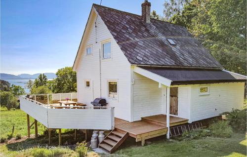 Viesnīcas āriene, 4 Bedroom Nice Home In Fjelberg in Adnavik