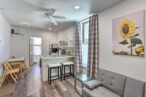 Walk to Dining, Breweries & Shops! Dtwn Custer Apt, Custer