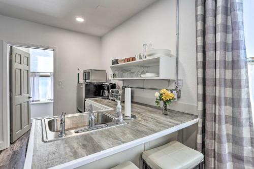 Modern Custer Apt - Walk to Shops and Dining!