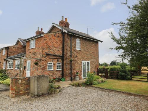 2 Crosslands, York (photo 2)