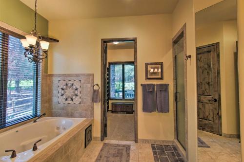 Lavish Pinetop Paradise with Central Location! - image 11
