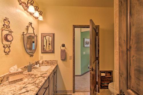 Lavish Pinetop Paradise with Central Location! - image 14