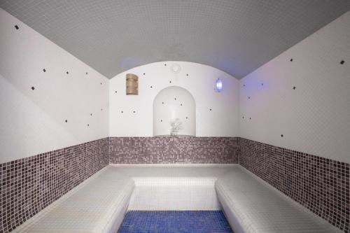 The Randolph Hotel, by Graduate Hotels