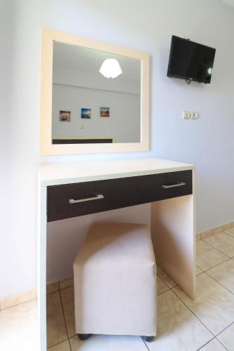 Neranxi Apartment & Rooms – Himarë, CA