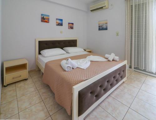 Neranxi Apartment & Rooms – Himarë, CA